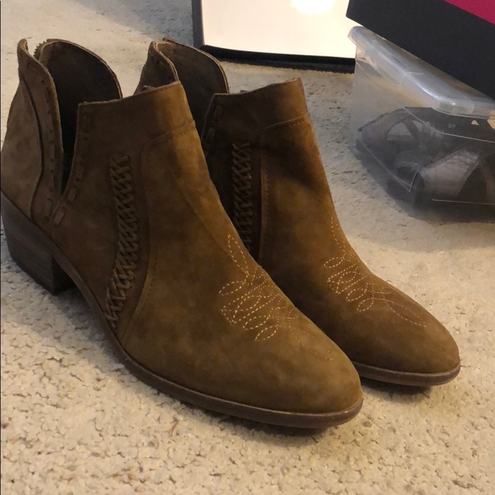 Vince Camuto VC-Presita
